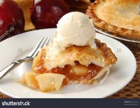 Яблочный пирог с ванильным мороженым